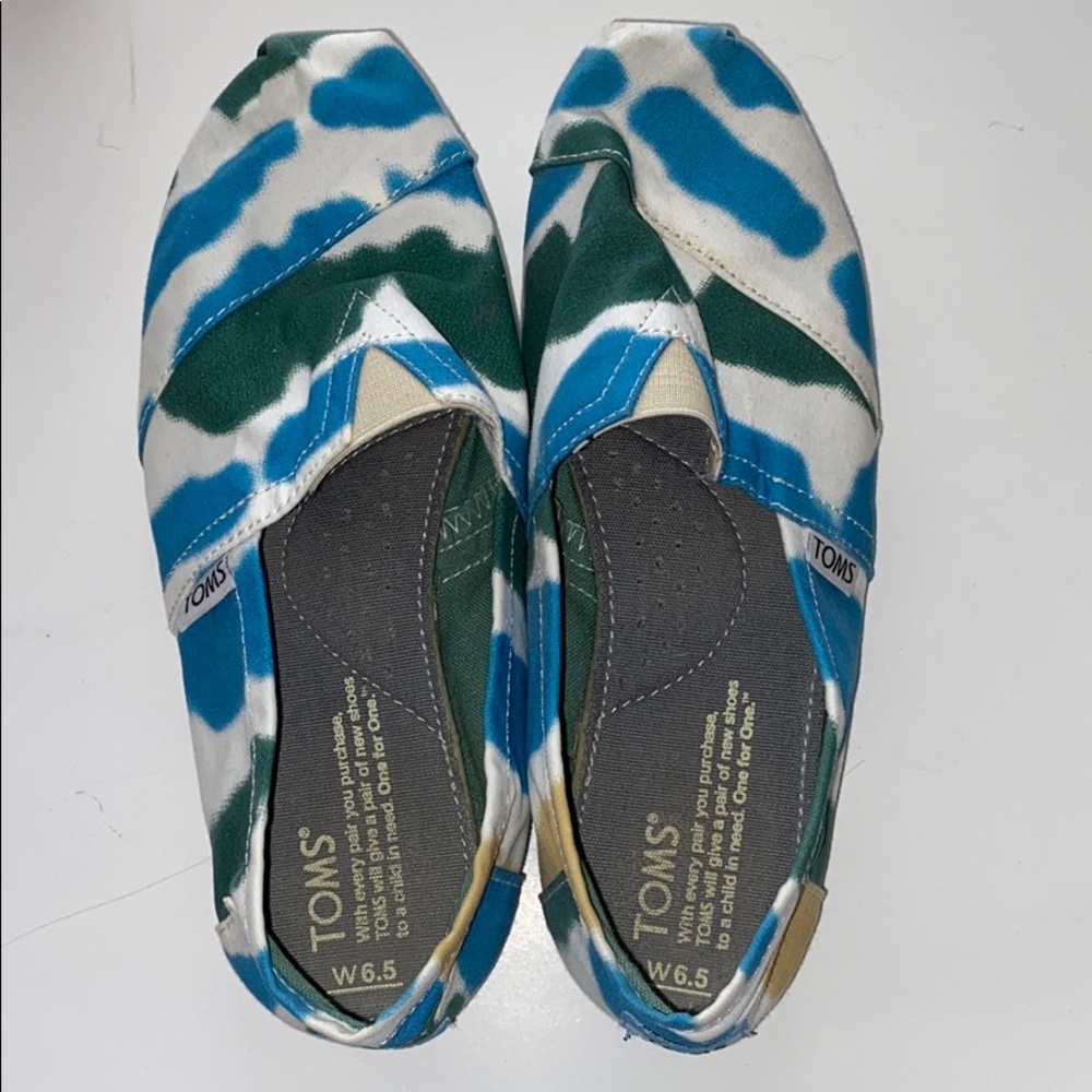 TOMS Tie Dye Classic Green Blue White GUC 6.5